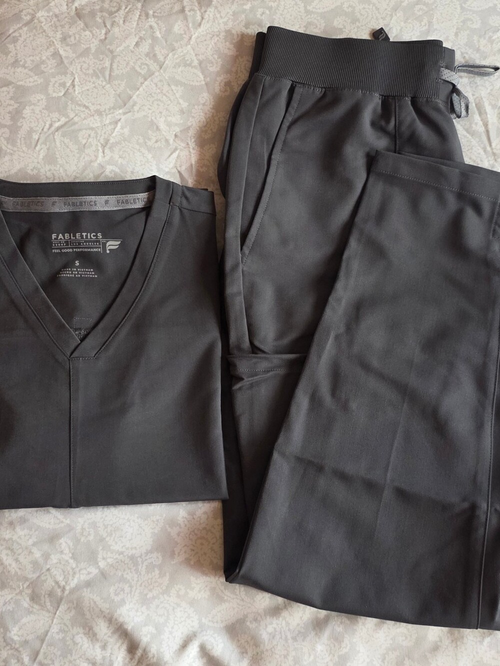 Fabletics Onyx Small Method 2 Pocket Scrub Top, Ion Scrub Pant
